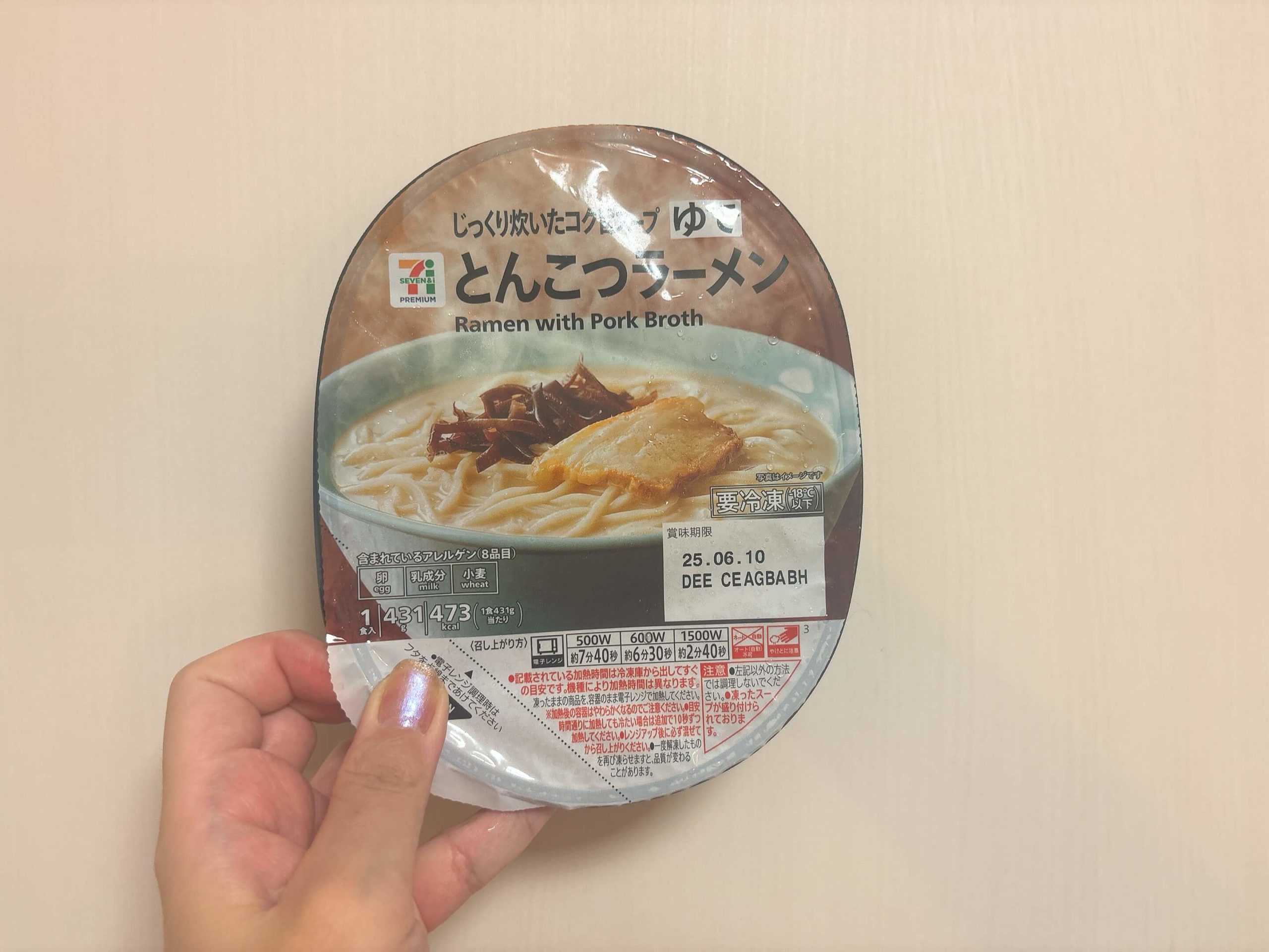 セブンプレミアム とんこつラーメンは冷凍とは思えないクオリティの